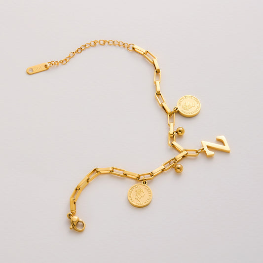Queen coin bracelet 26 letters
