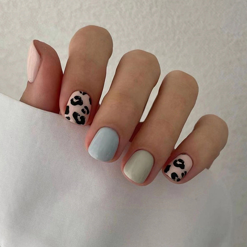 Uñas postizas cortas con estampado de leopardo azul verdoso 