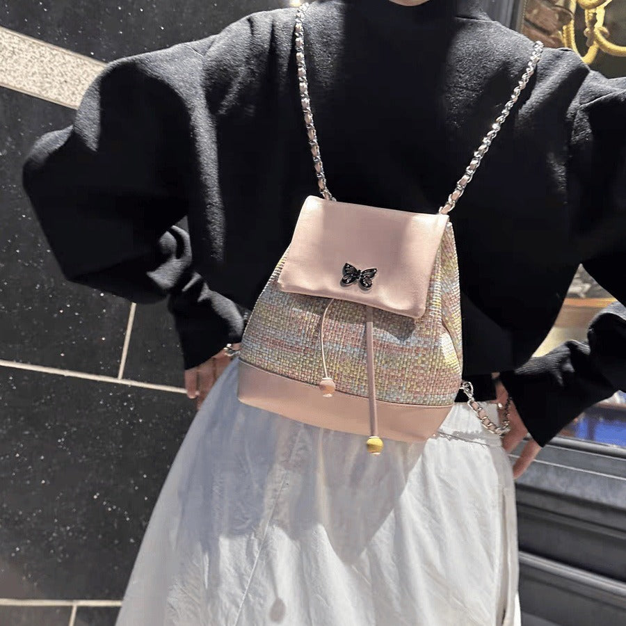 Mochila pequeña tejida estilo Chanel 