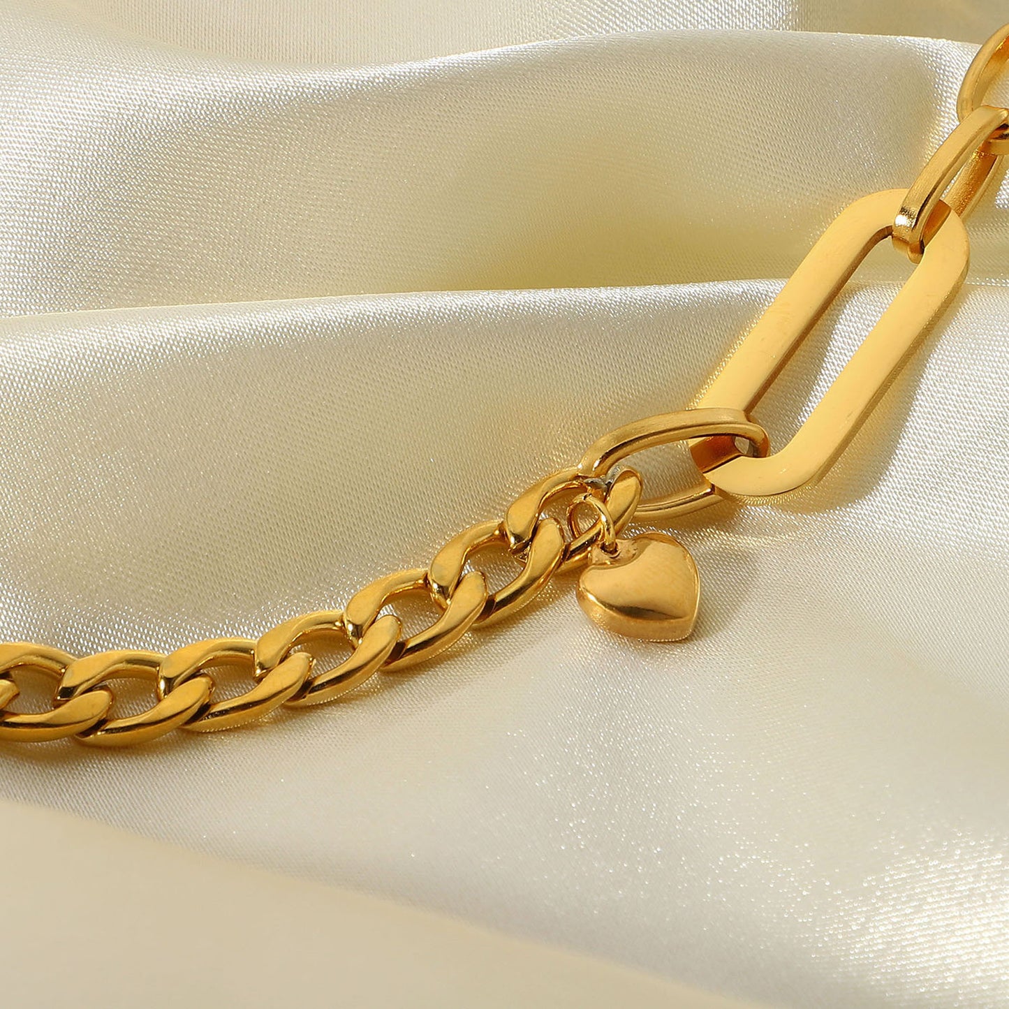 Pulsera con hebilla OT y colgante de corazón pequeño 