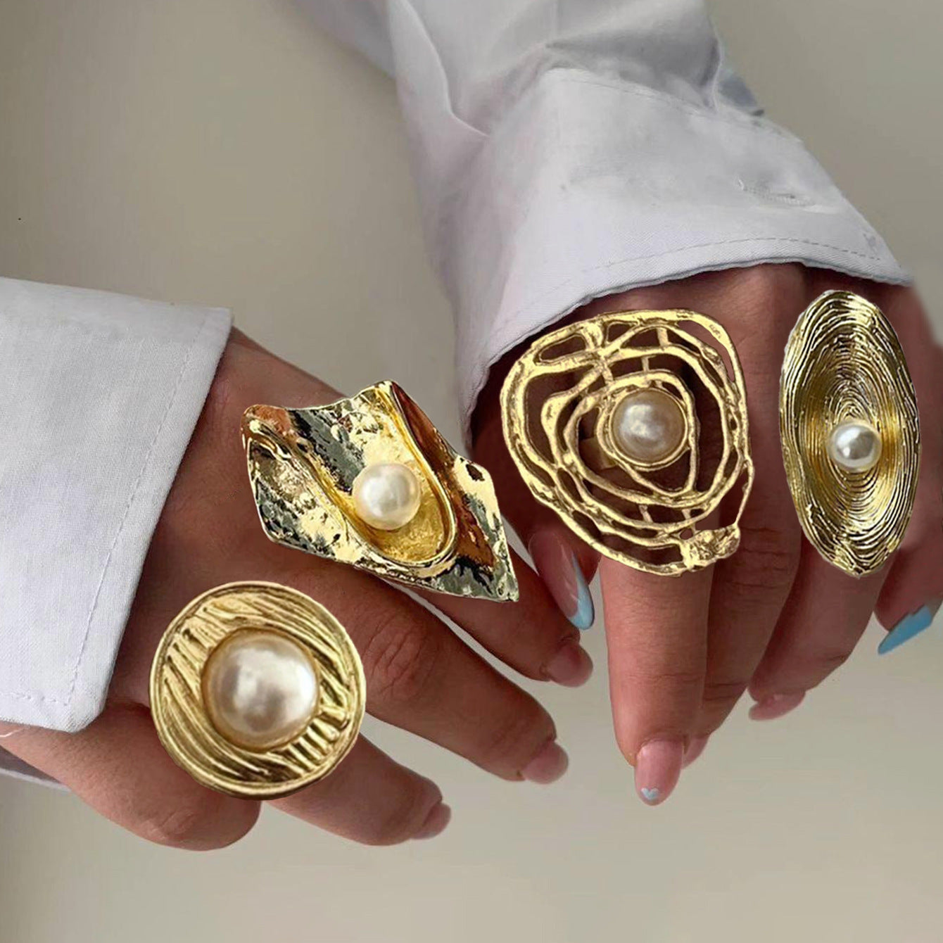 4Pcs Hollow Flower Pearl Ring Set