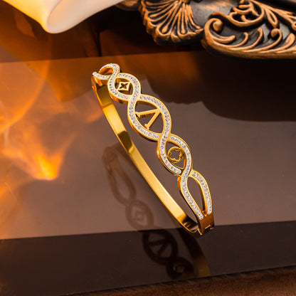 Elegant Clover V Titanium Bracelet