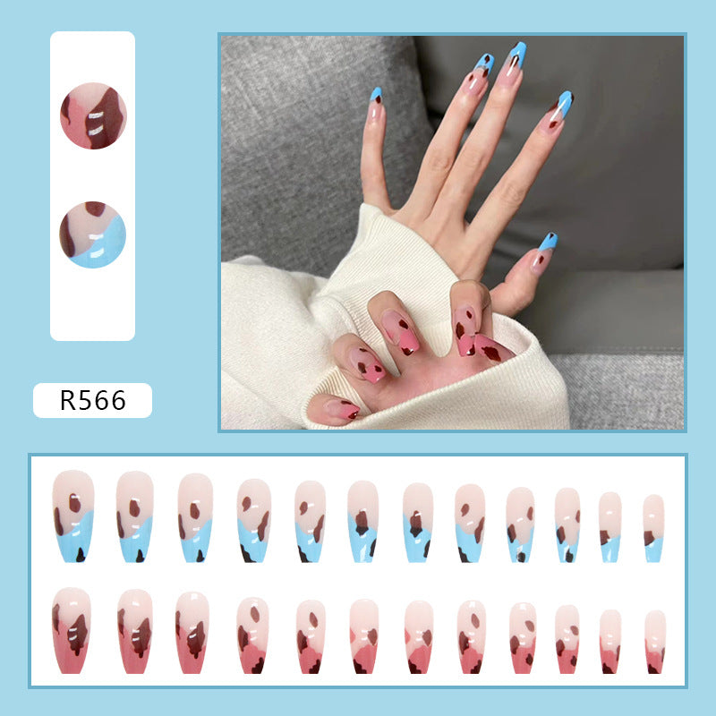 Uñas de color azul hielo puro 