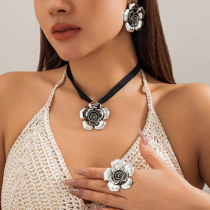 Versatile collar flannel floral necklace