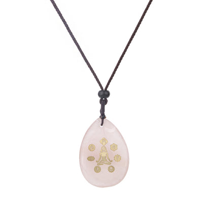 Colar com pingente de ioga gravado em cristal 