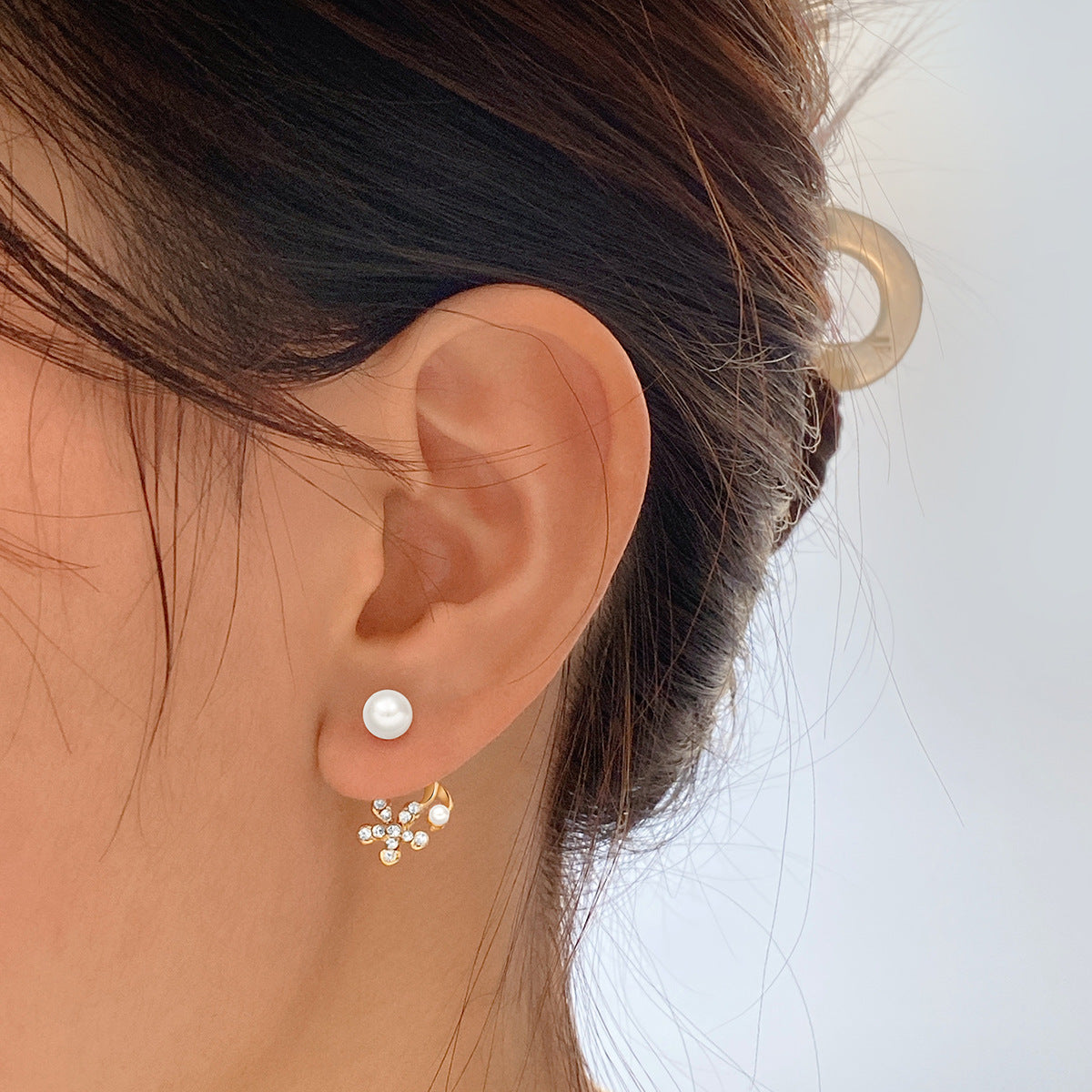 Four-Claw Stud Earrings