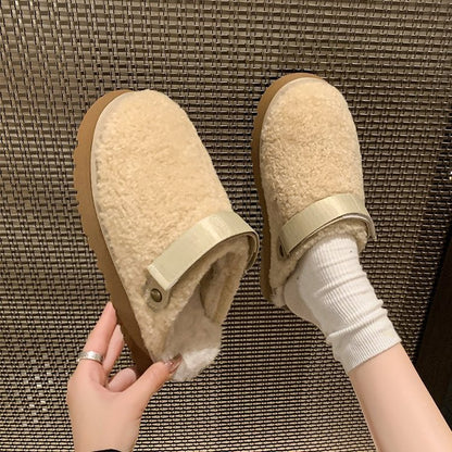 Two Internet celebrity slippers