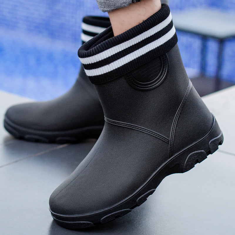 Short rain boots couple thick soles