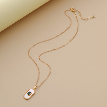 Oval zircon necklace