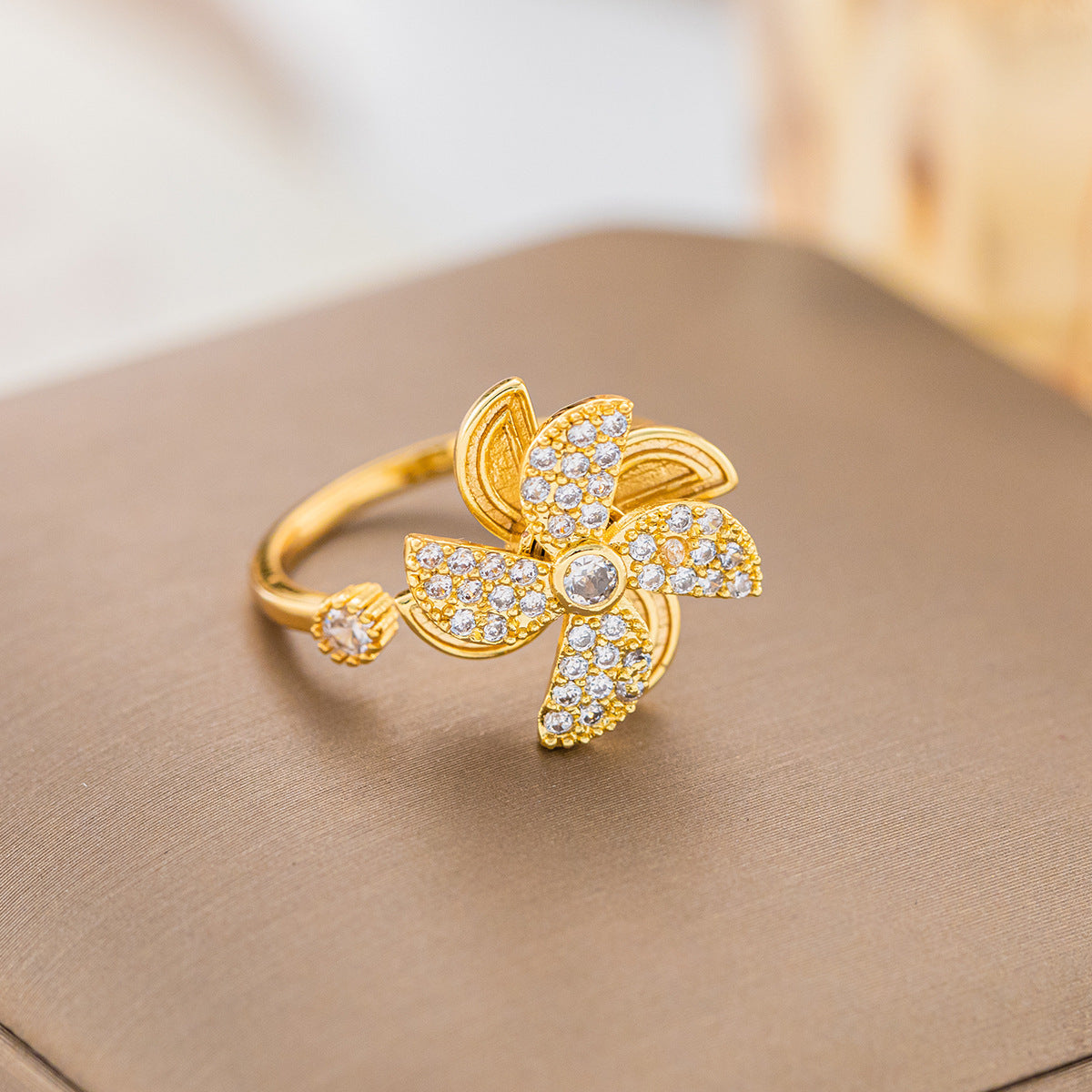 Adjustable Rotating Micro-Inlaid Windmill Ring — Cute Lucky Gift