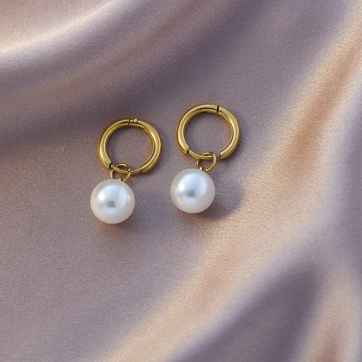 Four-leaf clover titanium steel ear buckle