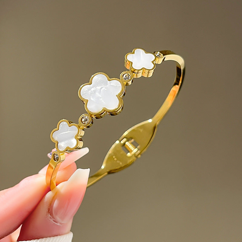 Four-leaf clover gypsy titanium steel bracelet