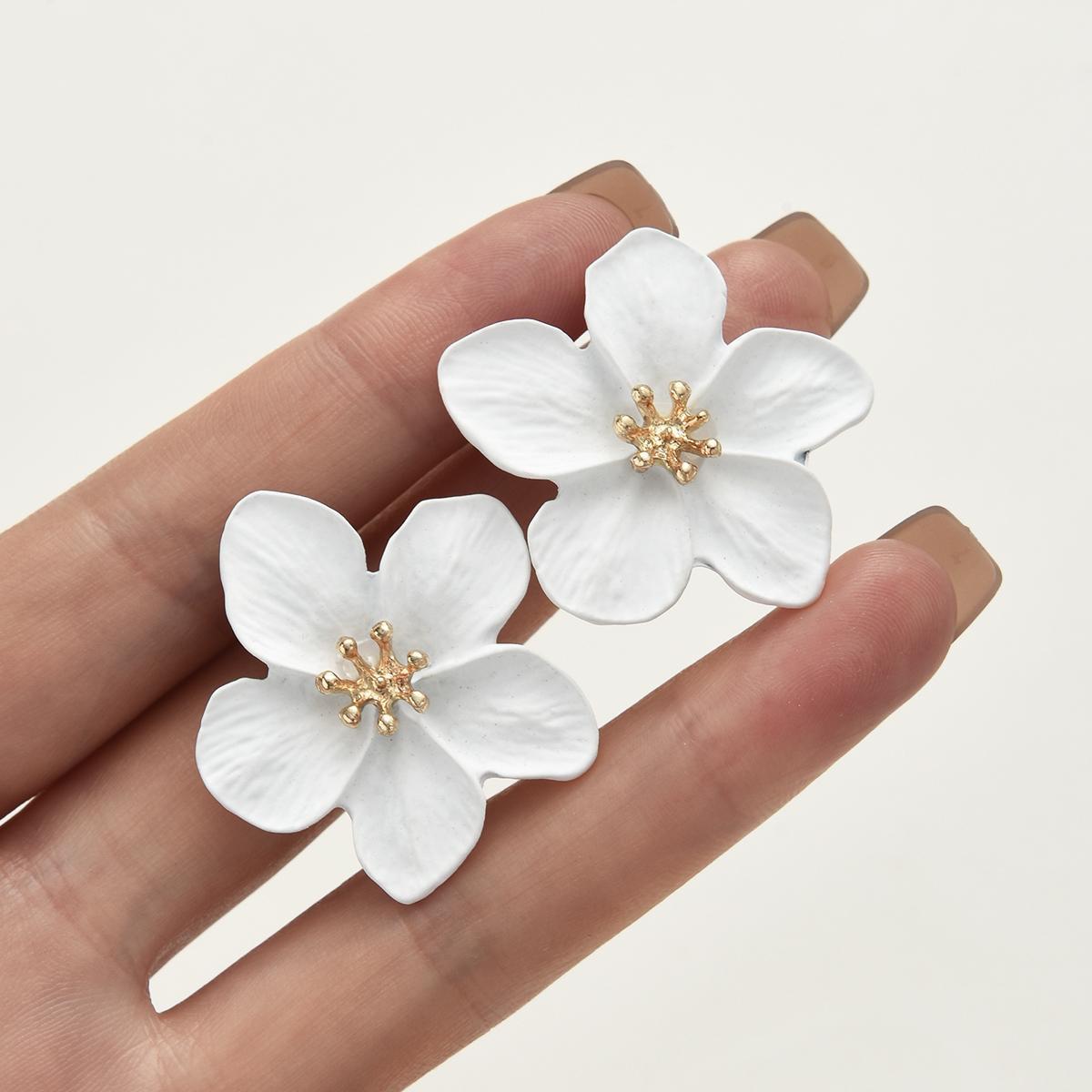 White Double-Layer Flower Stud Earrings