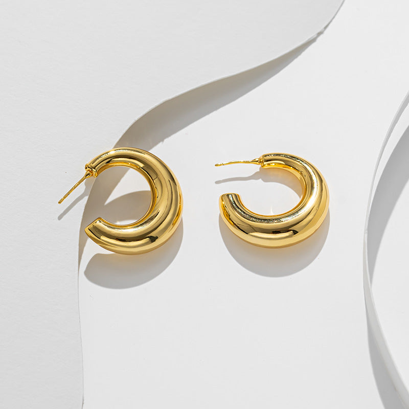 Brincos modernos de titânio em ouro 18K com estilo vintage 