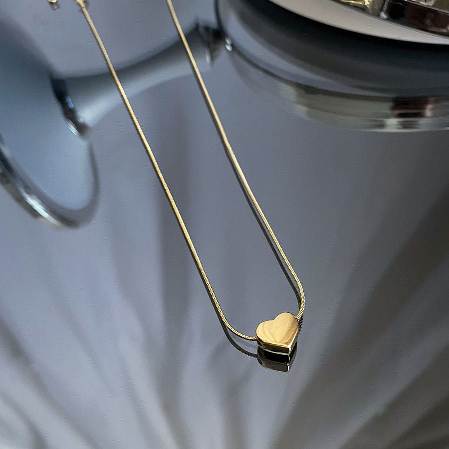 Titanium Steel Love Necklace — Lightweight Fade‑Resistant Collarbone Chain for Women