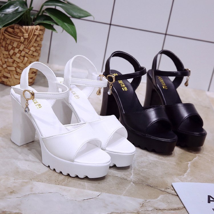 thick heel one-word buckle with fish mouth sandals