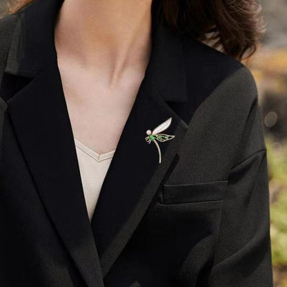 fashion Insect-shaped brooches are versatile