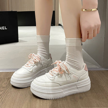 Platform-soled casual sports shoes are versatile.