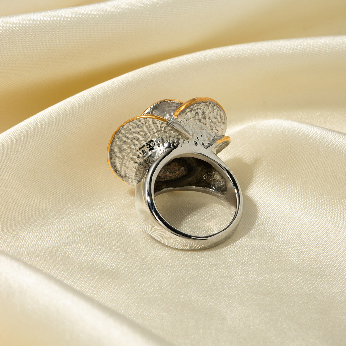 Gold and silver flower ring