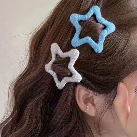 Pinza para el pelo con forma de estrella tejida 