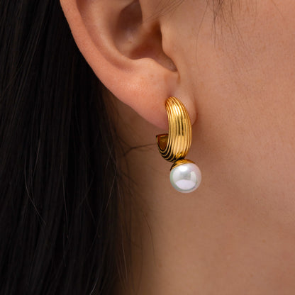 C-shaped thread-set pearl earrings