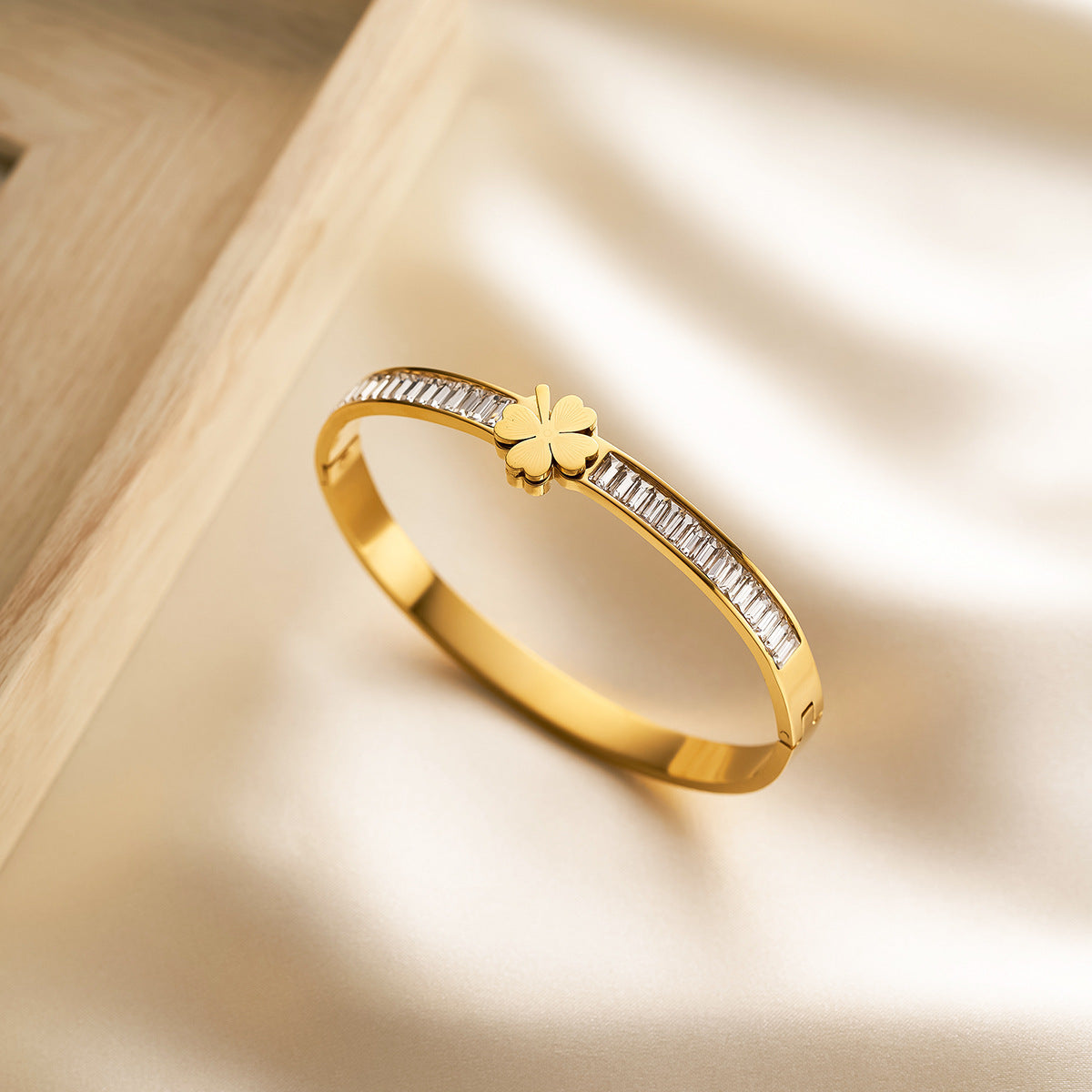 Women's 18K Gold-Plated Four-Leaf Clover Bracelet with CZ Diamonds — Stainless Steel, Titanium Clasp, Non-Fading