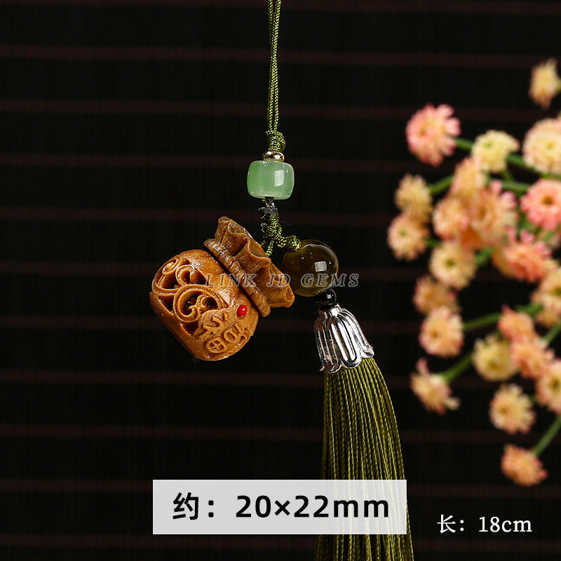 Green sandalwood sachet diffuser pendant