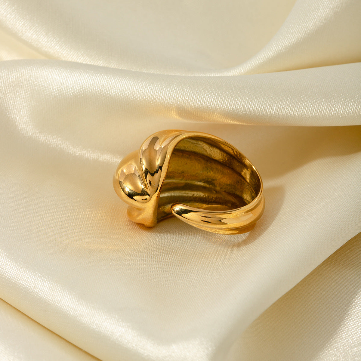 Concave and convex open ring