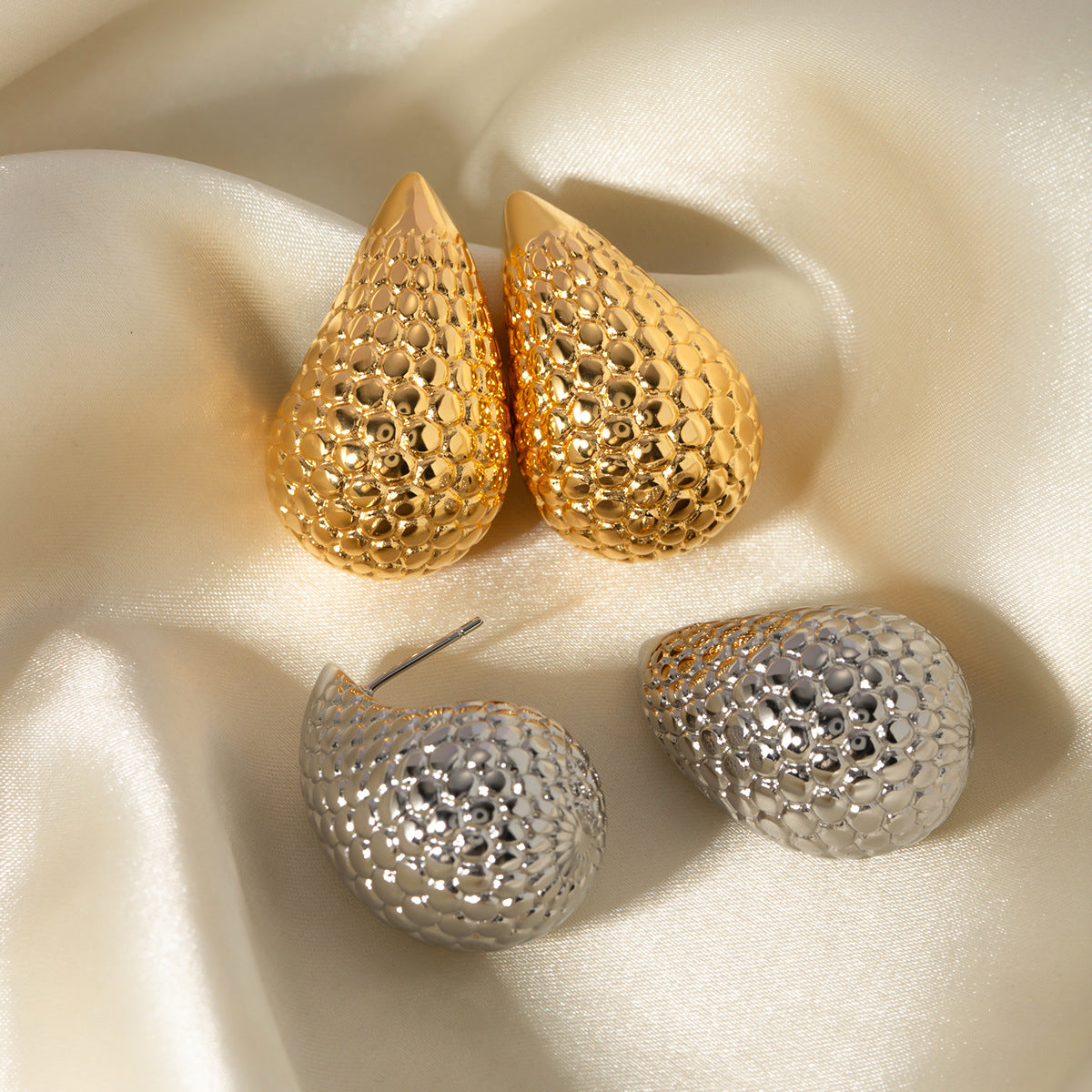 Teardrop-shaped titanium earrings