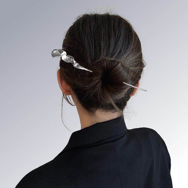 Streamlined metal hairpin