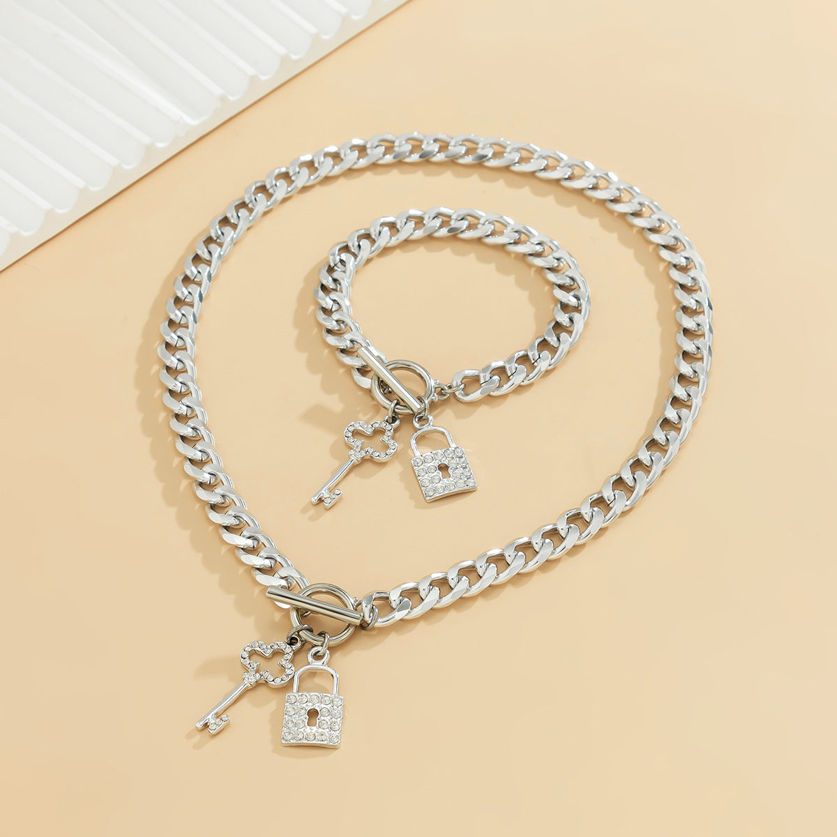 Versatile rhinestone chain necklace