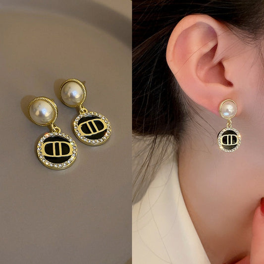 Pendientes con forma de aguja y alfabeto retro en plata S925