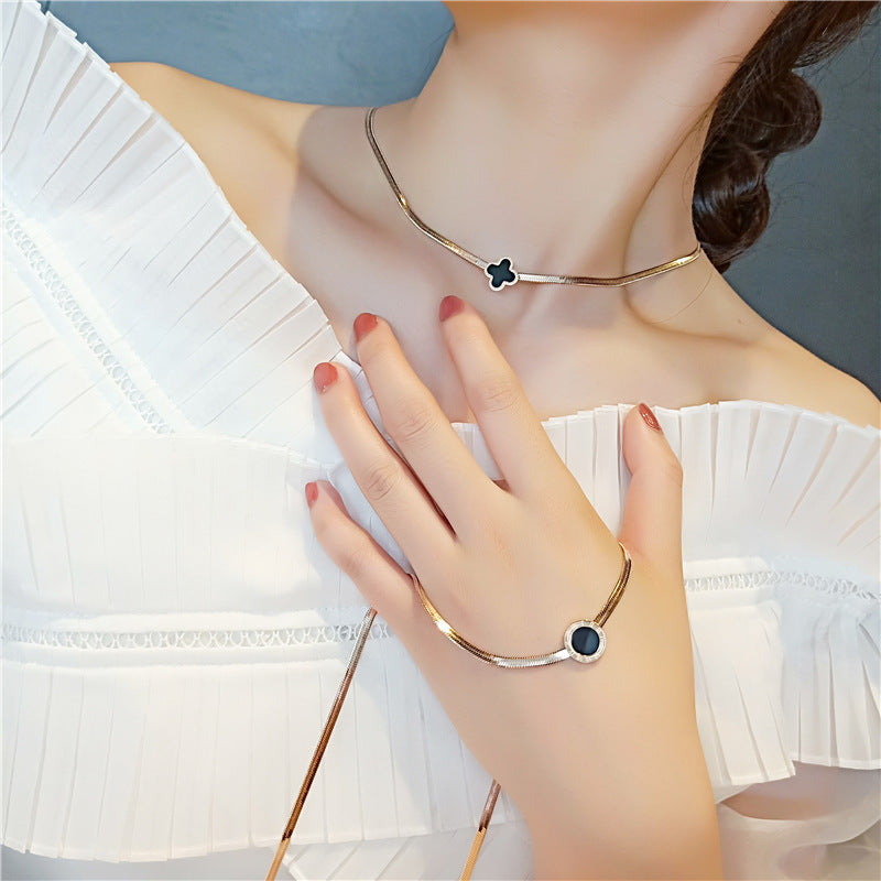 Korean Four-Leaf Clover Titanium Steel Snakebone Collarbone Necklace