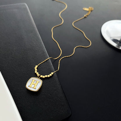 Colar de concha de design, aço inoxidável, não desbota, pingente elegante em H 
