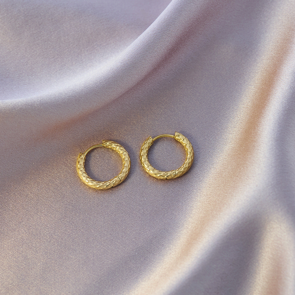 Four-leaf clover titanium steel ear buckle