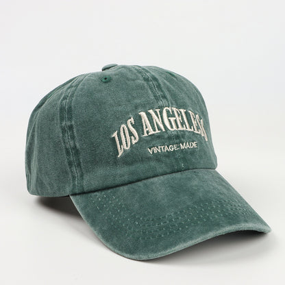 Gorra bordada con letras vintage 
