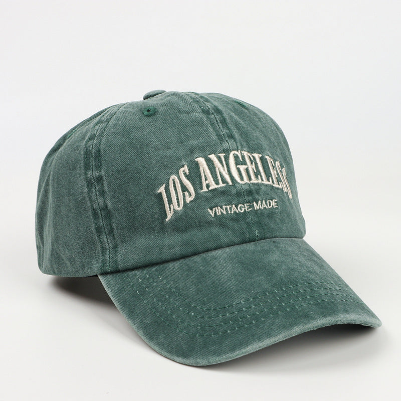 Gorra bordada con letras vintage 