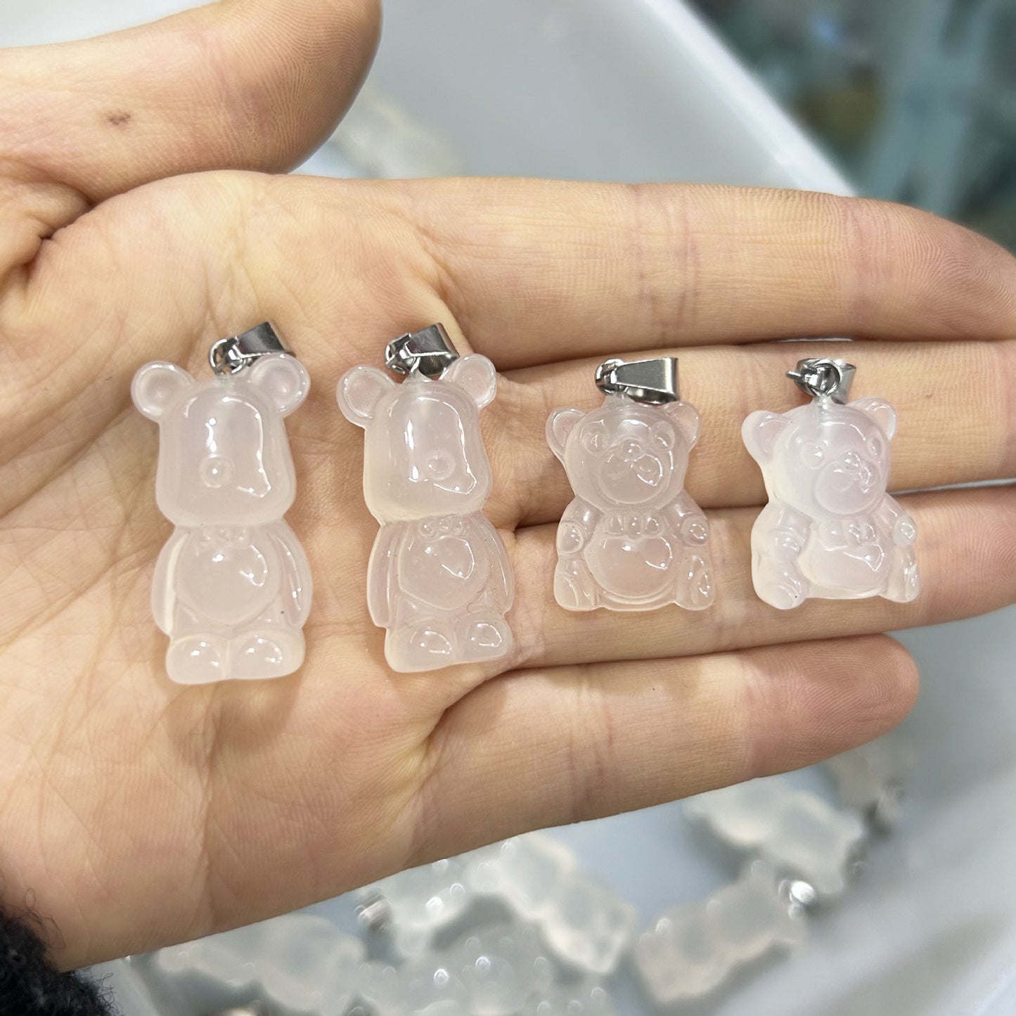 Pingente de ágata esculpida em cristal urso violento 