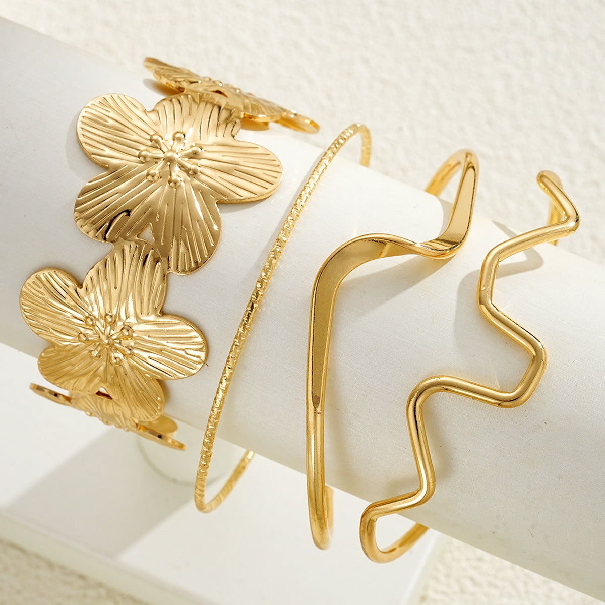 Gold Flower Line Bracelet