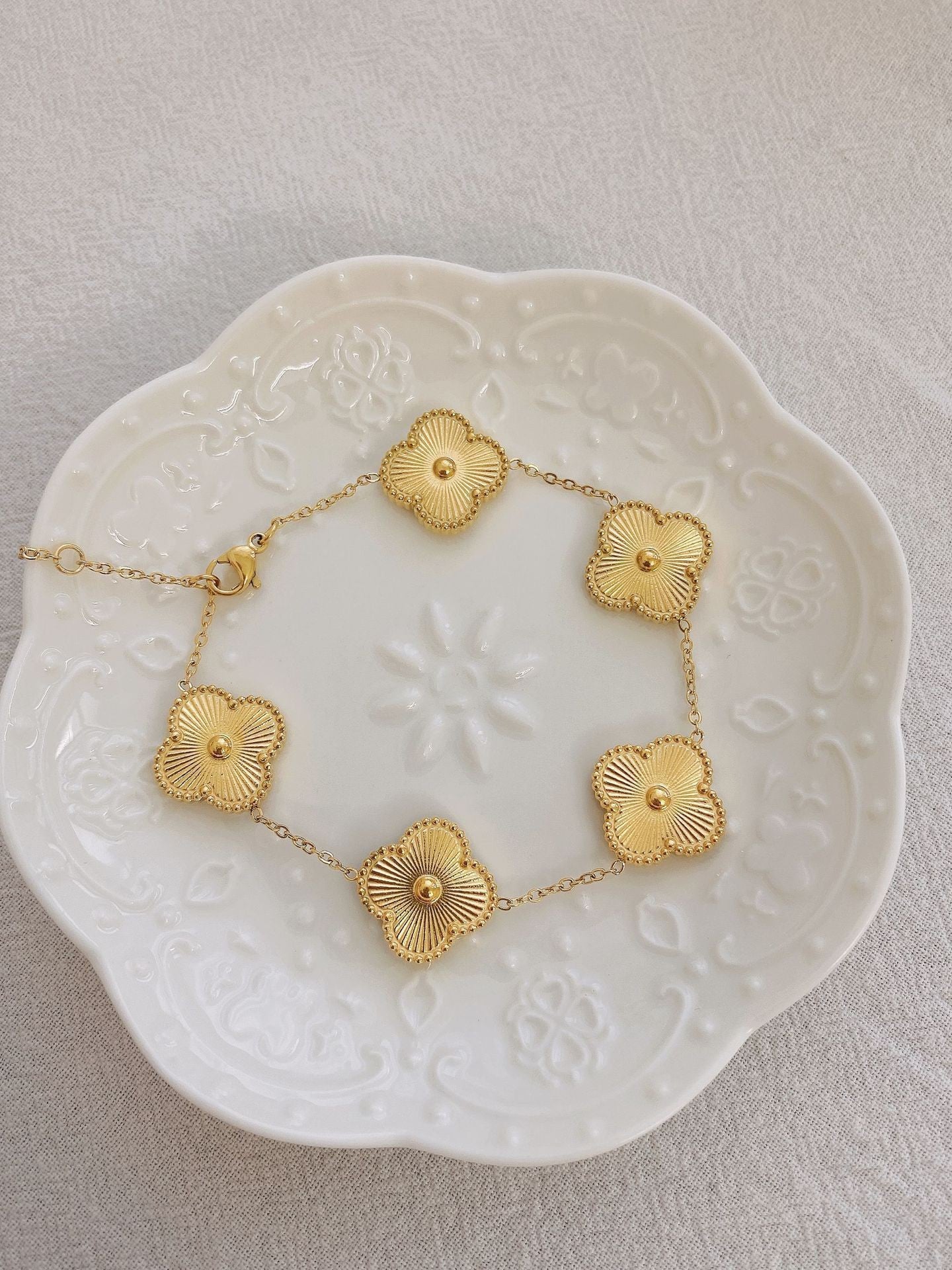 18K Gold-Plated 15mm Double-Sided Clover Flower Bracelet