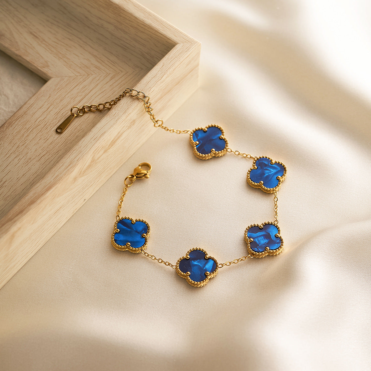 15mm Double-Sided Four-Leaf Clover Necklace