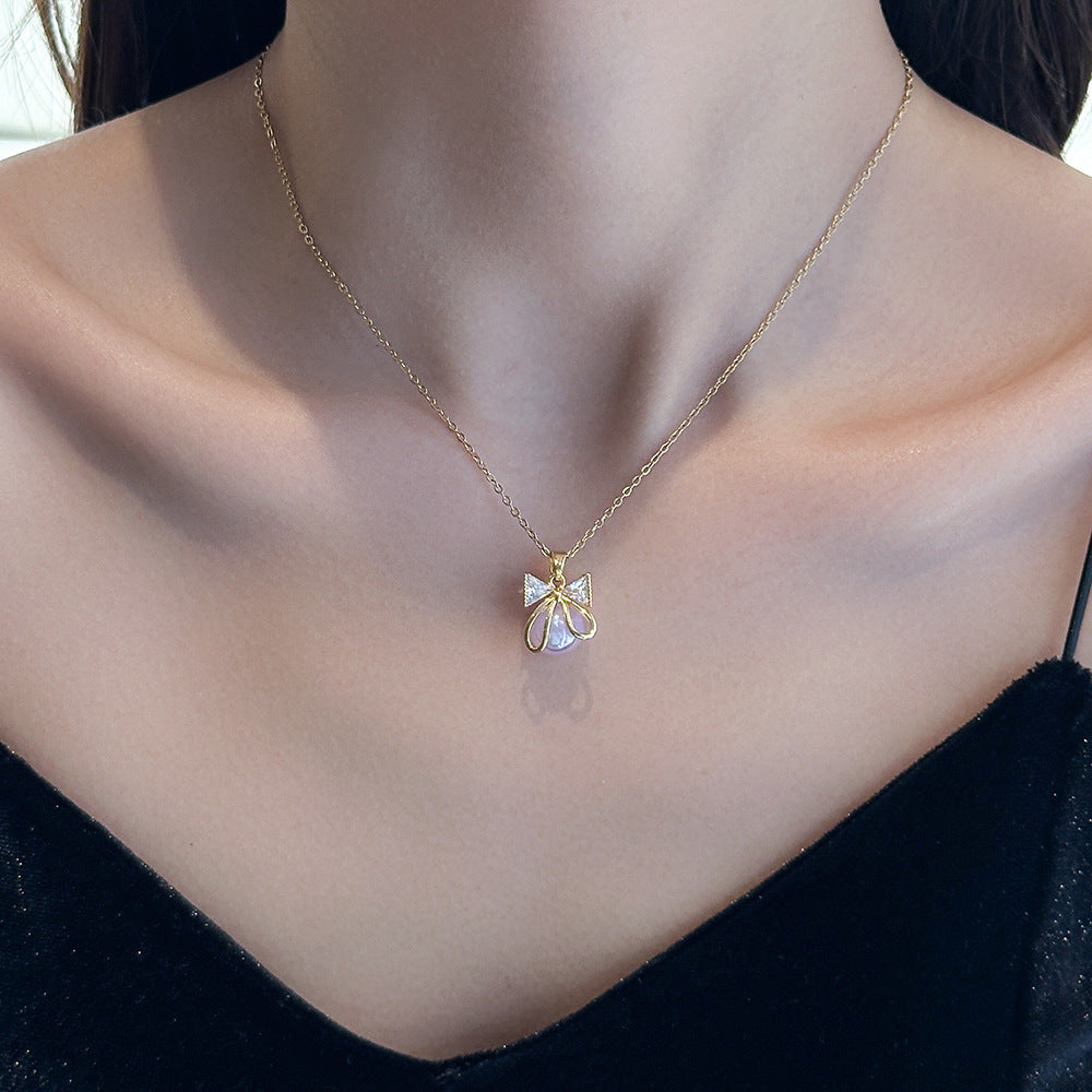 Women's Colored Pearl 18K Gold-Plated Titanium Steel Collarbone Necklace