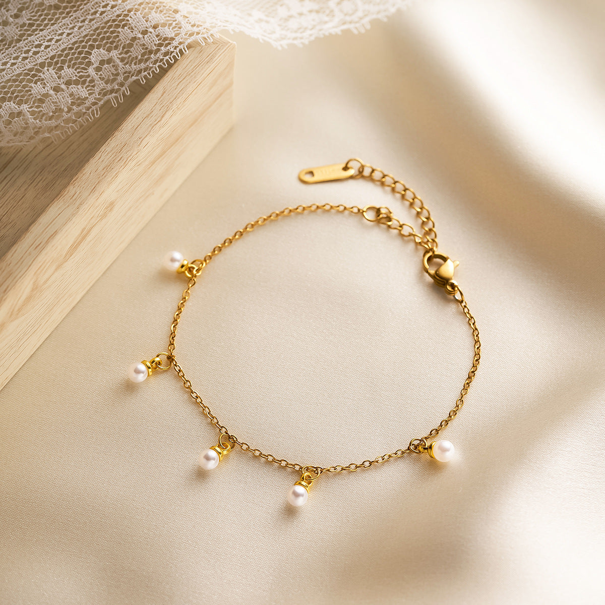 Stainless steel small pearl pendant bracelet