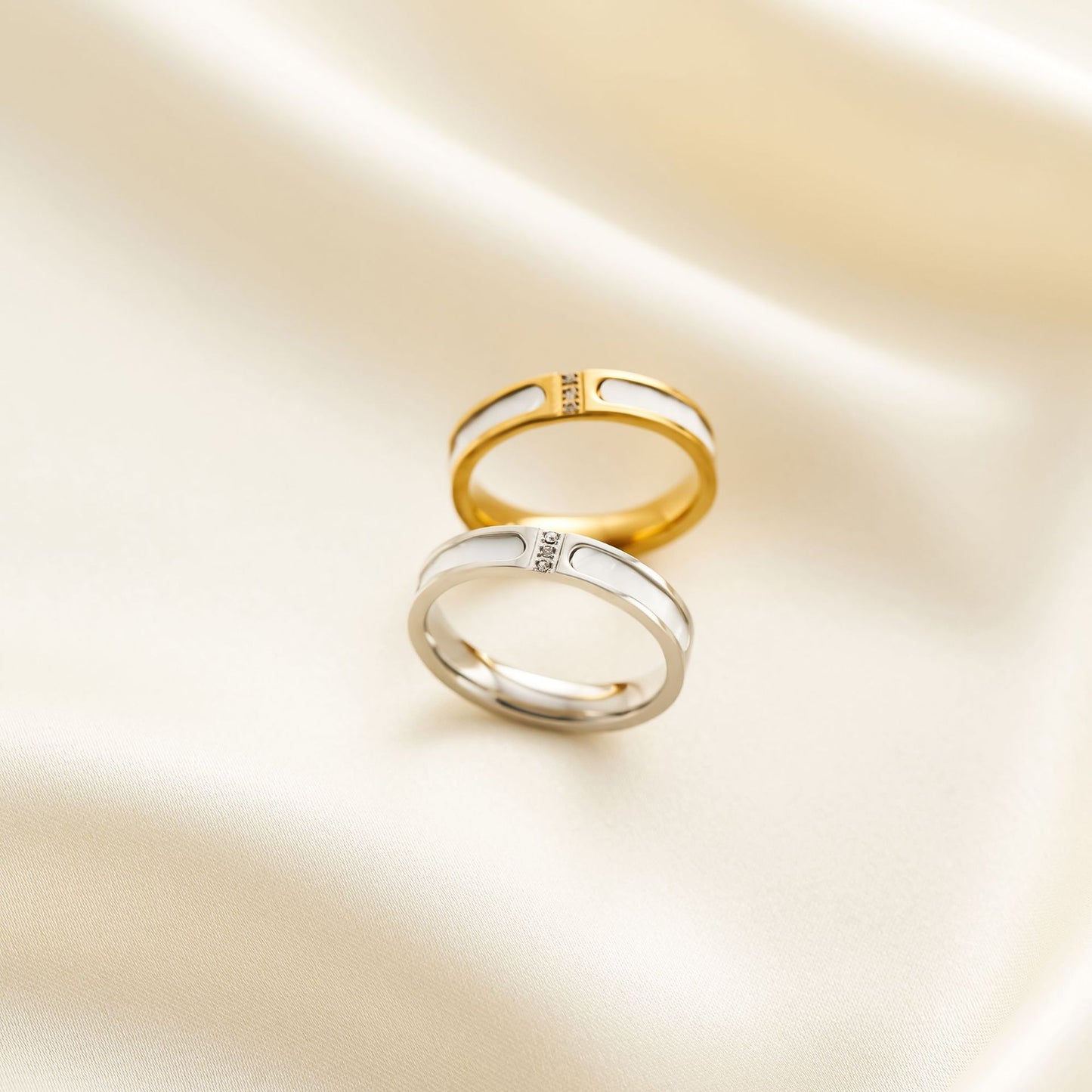 18K Gold White Shell Diamond Ring