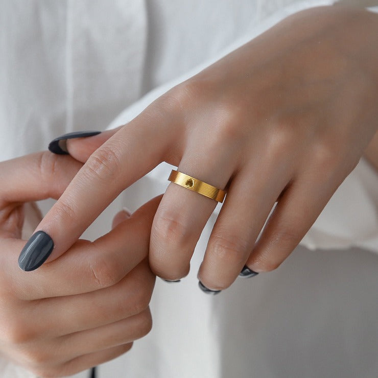 18K Gold "Love" Digital Women's Ring (Non-Fading)