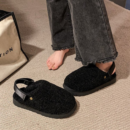 Two Internet celebrity slippers