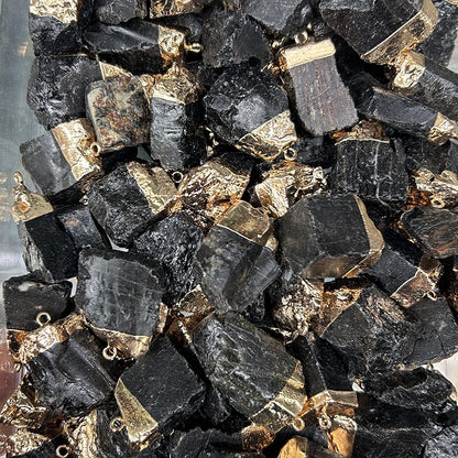 Amorphous Shaped Gold-rimmed Rough Stone Crystal Pendant